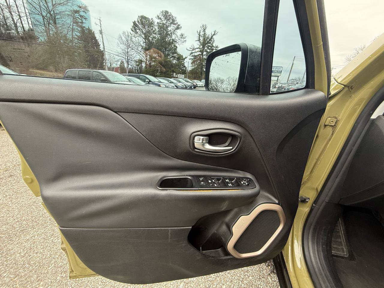 Used 2015 Jeep Renegade Limited FWD image 11