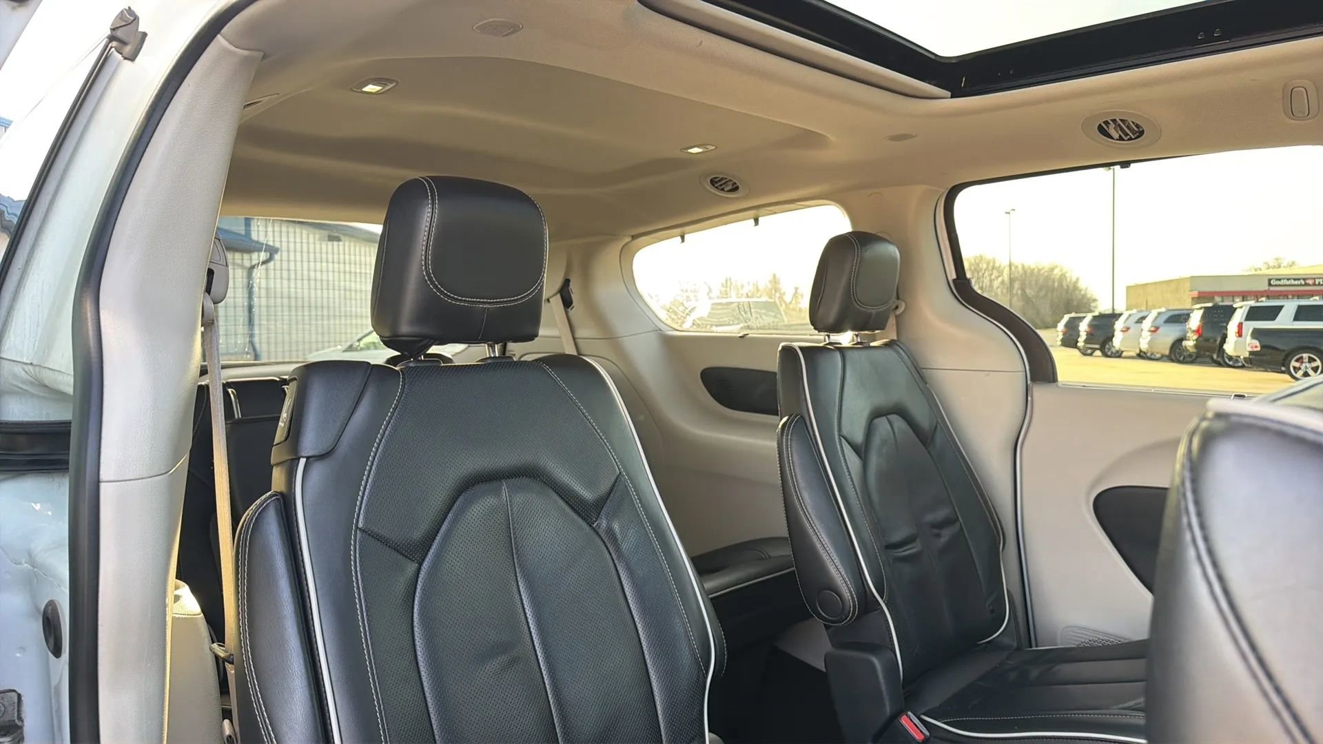 Used 2022 Chrysler Pacifica Limited image 72