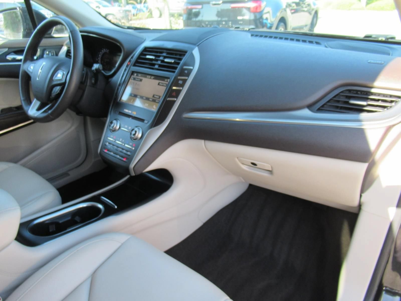 Used 2019 Lincoln MKC Premiere FWD image 11