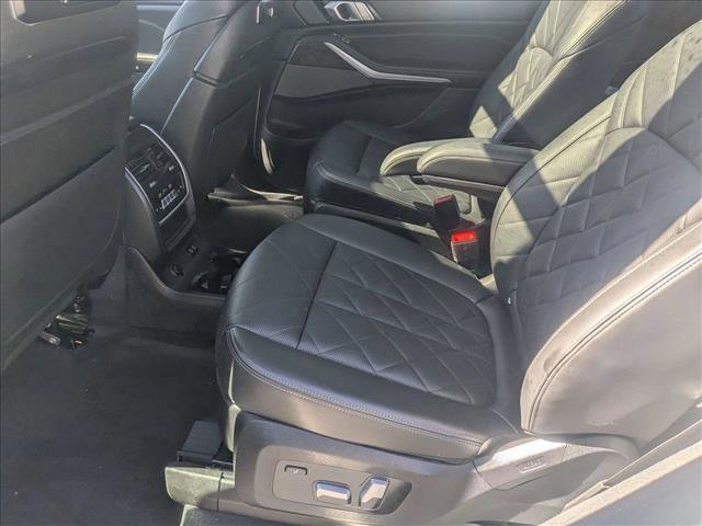 Used 2023 BMW X7 xDrive40i w/ Premium Package image 19