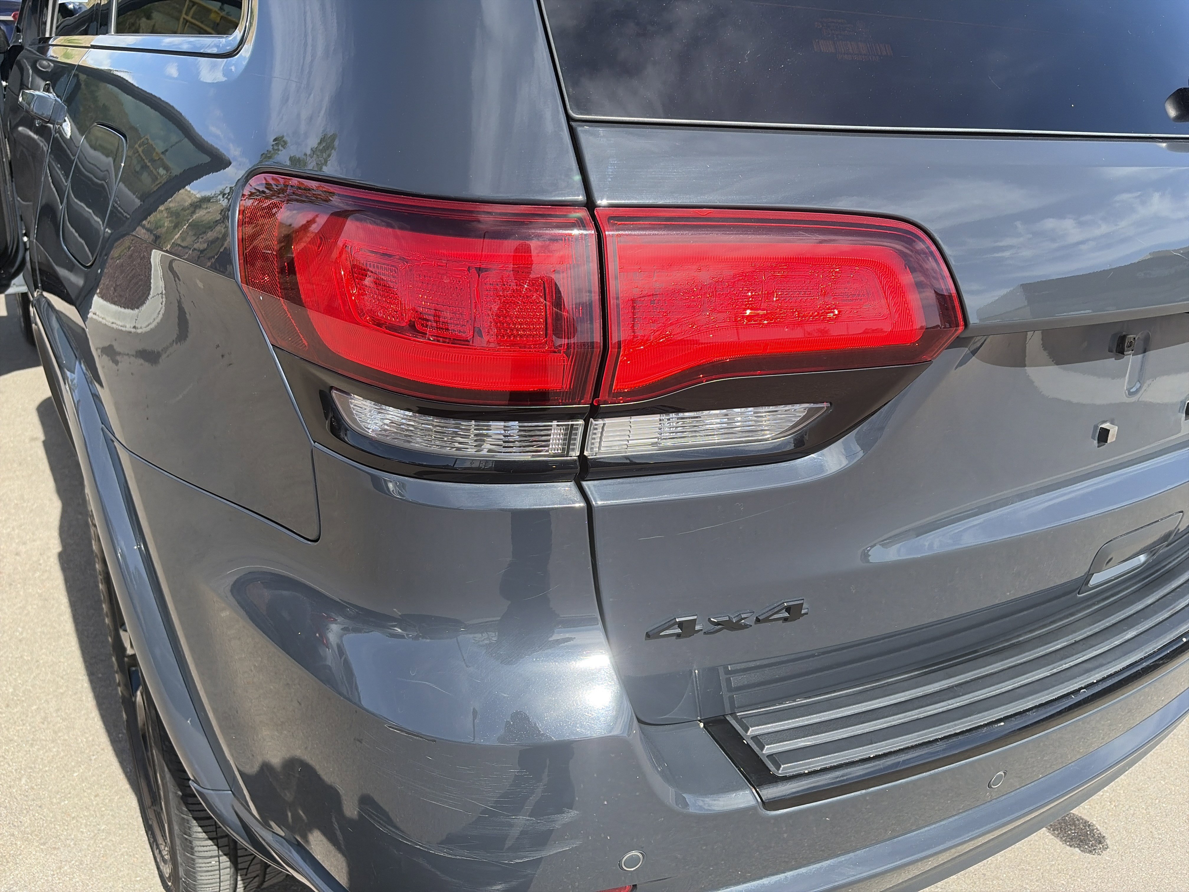 Used 2018 Jeep Grand Cherokee Altitude AWD/4WD image 31