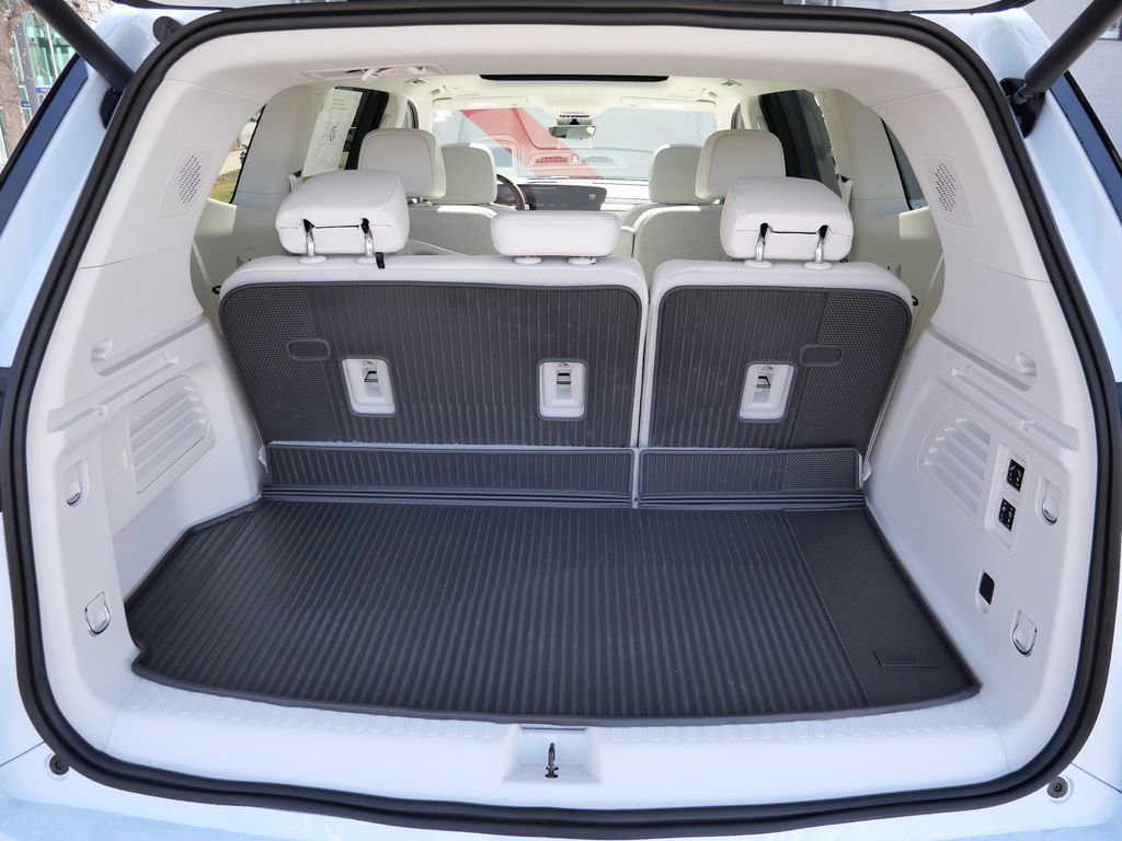 New 2026 Buick Enclave Avenir w/ Super Cruise Package AWD/4WD image 32