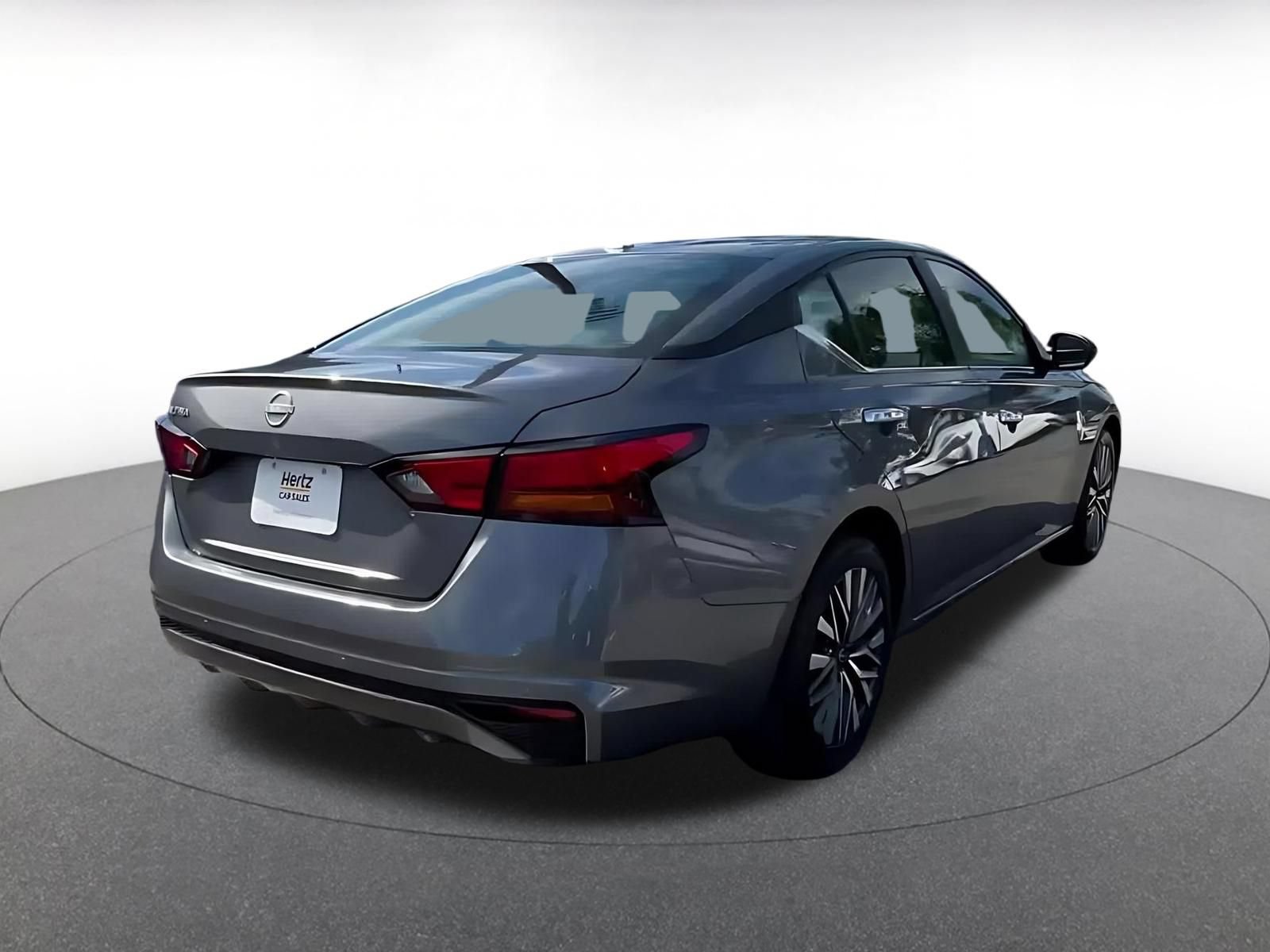 Used 2025 Nissan Altima 2.5 SV FWD image 15