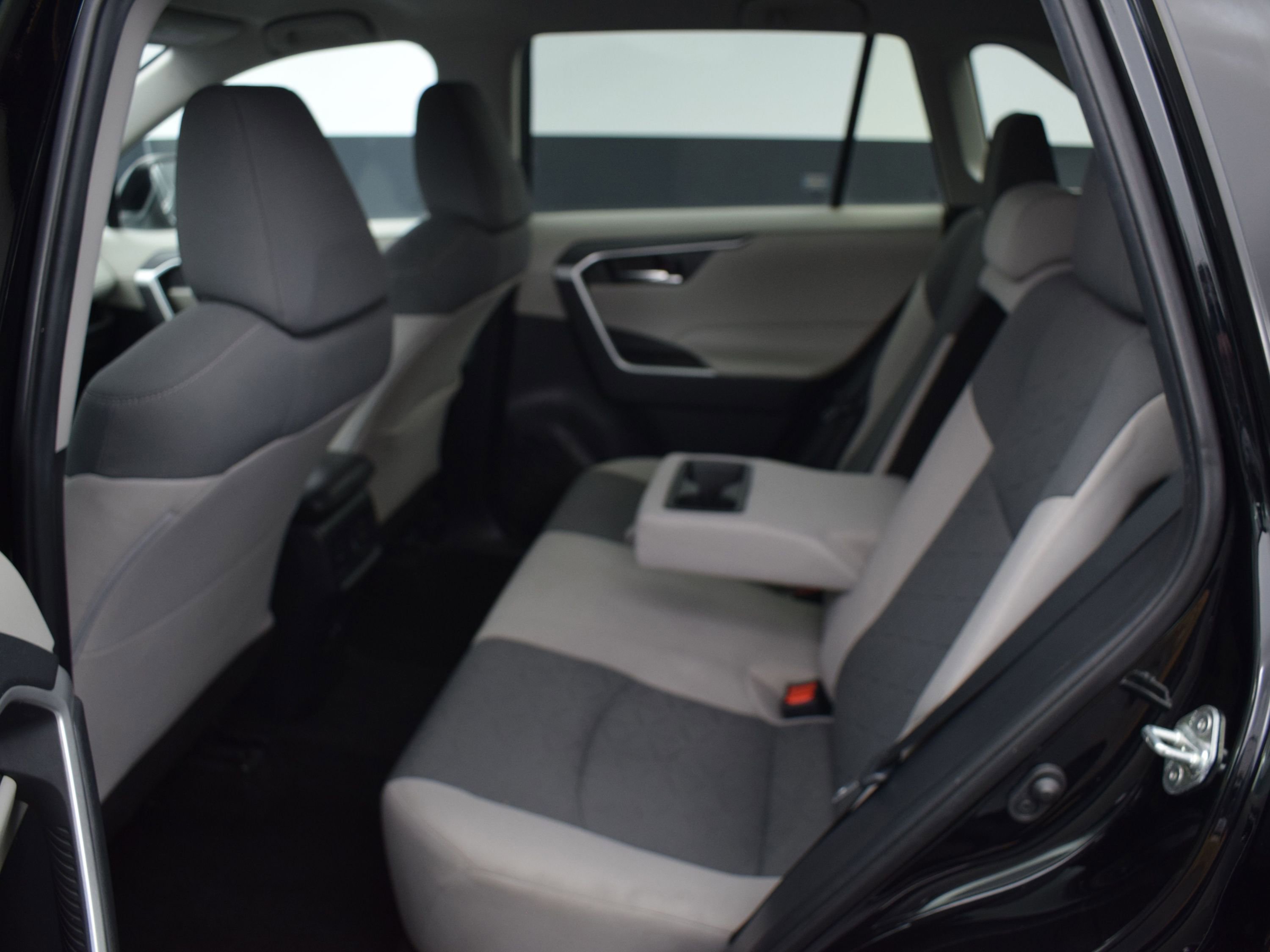 Used 2020 Toyota RAV4 XLE w/ All Weather Liner Package image 12