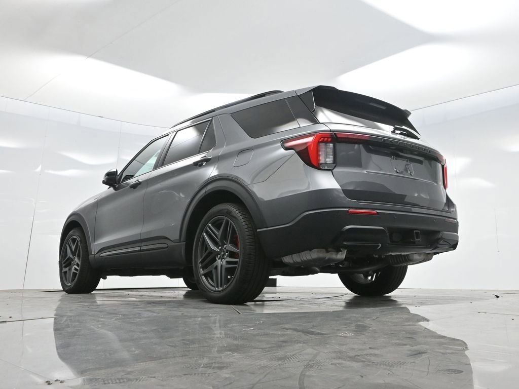 Used 2025 Ford Explorer ST-Line w/ Premium Package image 60