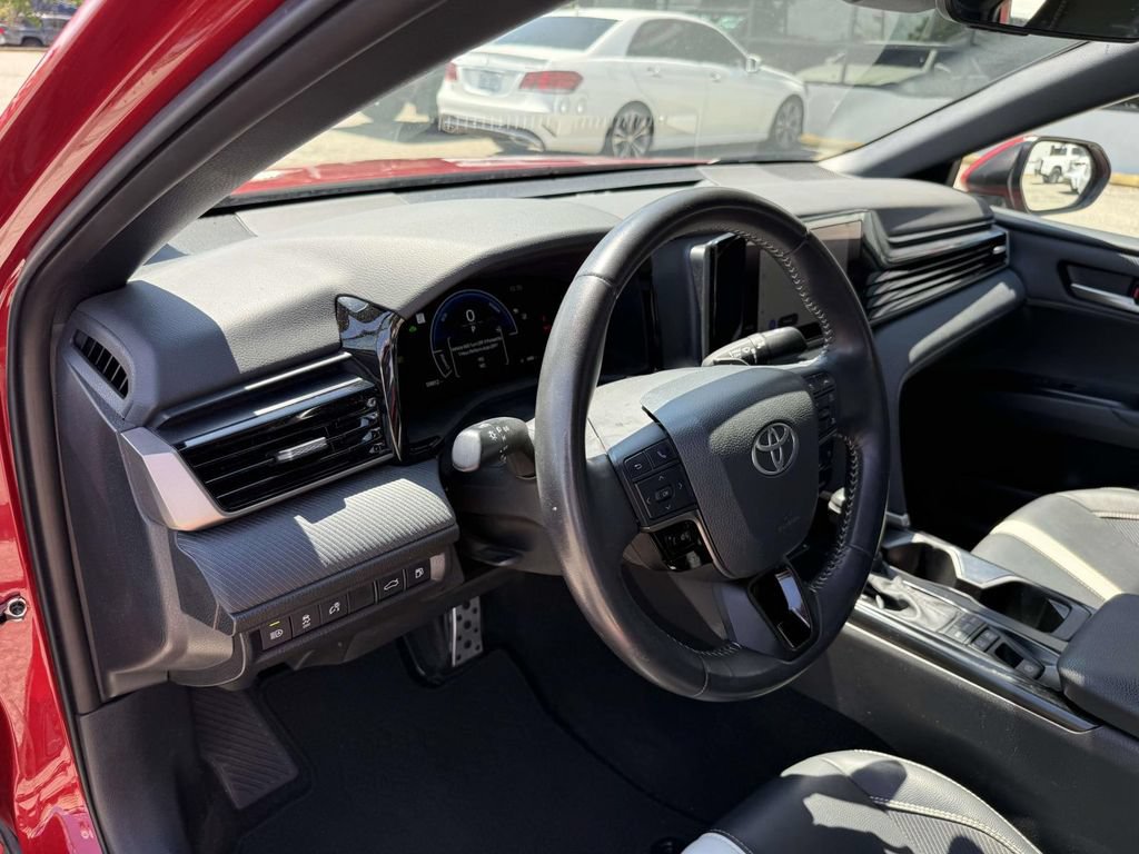 Used 2025 Toyota Camry SE w/ Convenience Package FWD image 12