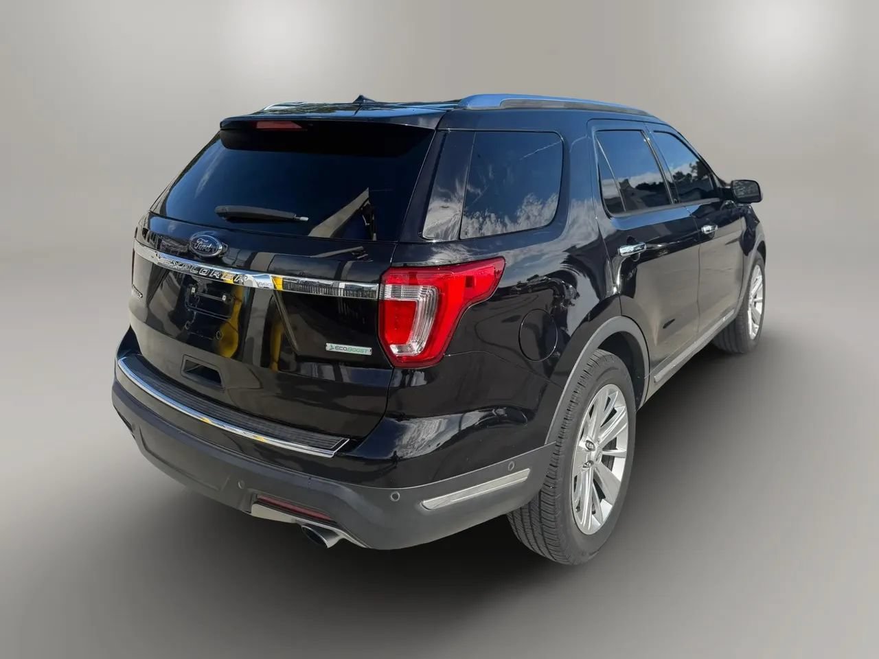 Used 2019 Ford Explorer Limited w/ Ford Safe & Smart Package FWD image 7