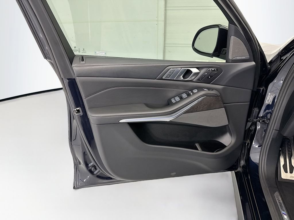 Used 2021 BMW X7 M50i w/ Executive Package AWD/4WD image 23