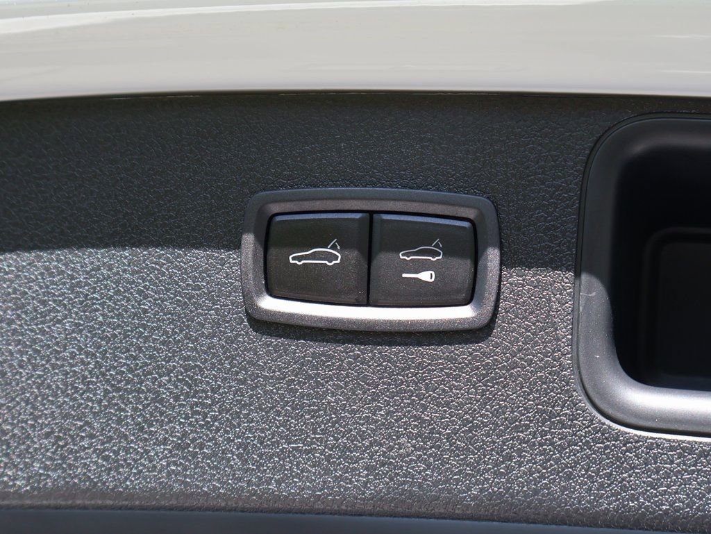 Used 2025 Porsche Macan image 17