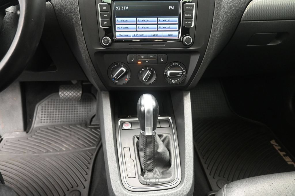 Used 2015 Volkswagen Jetta SE FWD image 13