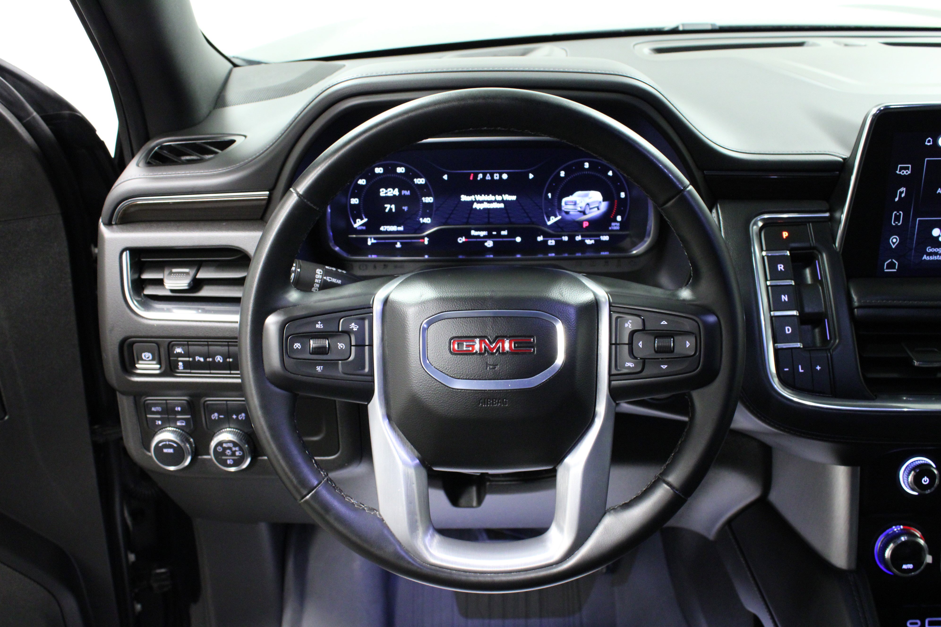 Used 2024 GMC Yukon XL SLE image 18