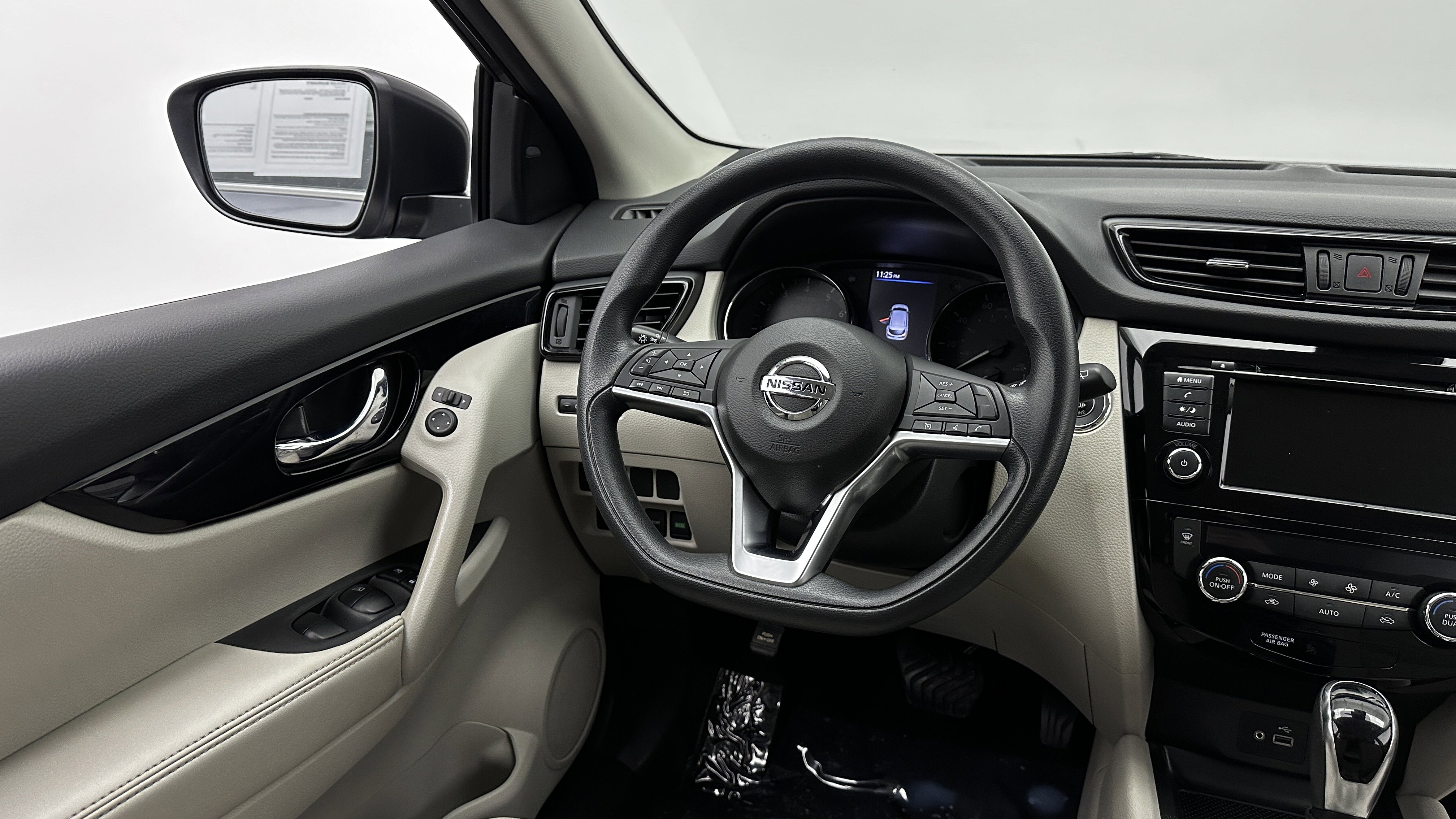 Used 2020 Nissan Rogue Sport SV image 25