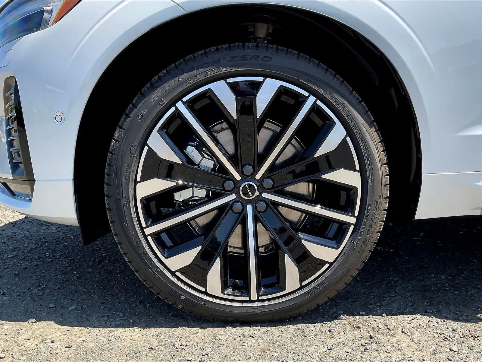 New 2026 Volvo XC60 B5 Ultra w/ Climate Package AWD/4WD image 14