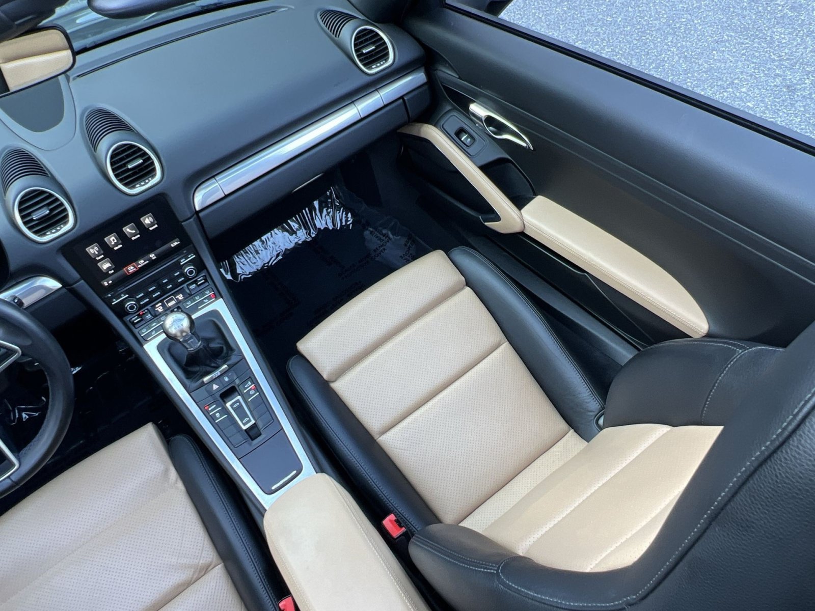 Used 2018 Porsche 718 Boxster RWD image 14