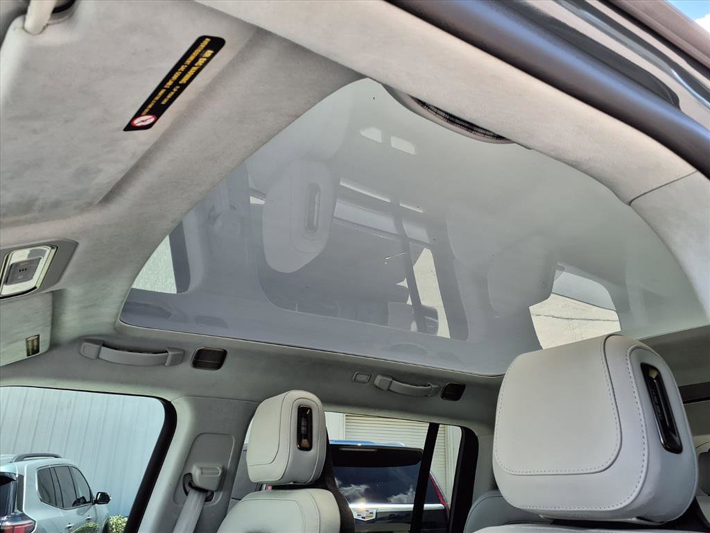Used 2025 Rivian R1S Premium AWD/4WD image 23