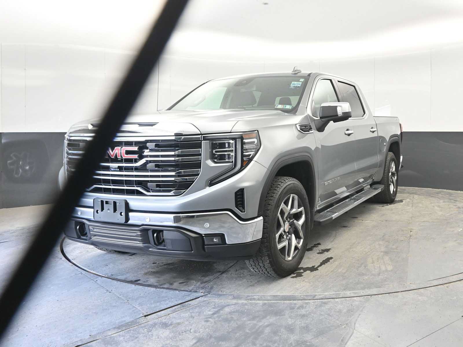 Used 2024 GMC Sierra 1500 SLT w/ SLT Premium Plus Package AWD/4WD image 8