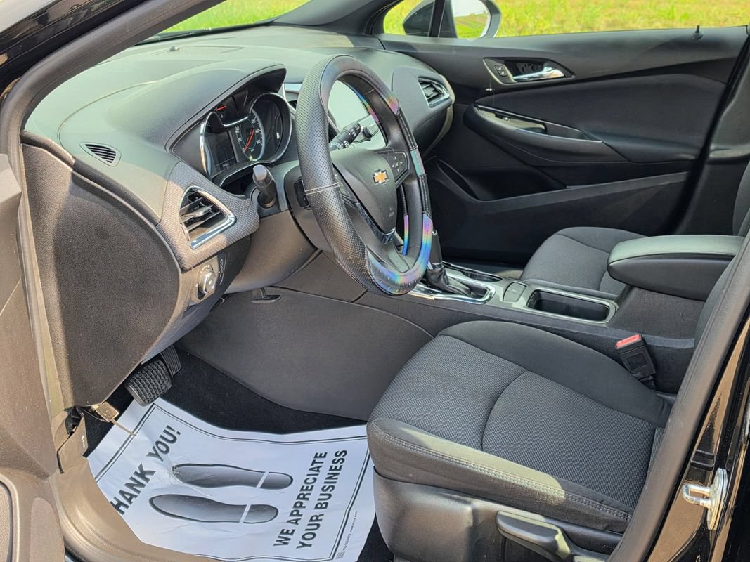Used 2018 Chevrolet Cruze LT w/ Redline Edition FWD image 10