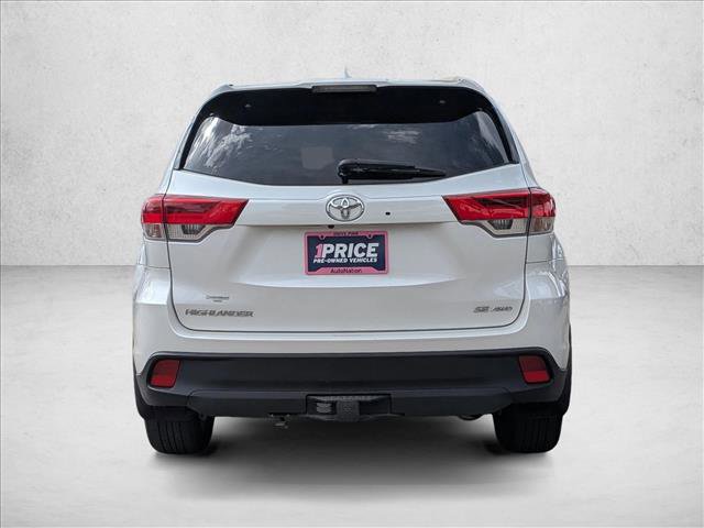 Used 2017 Toyota Highlander SE image 7