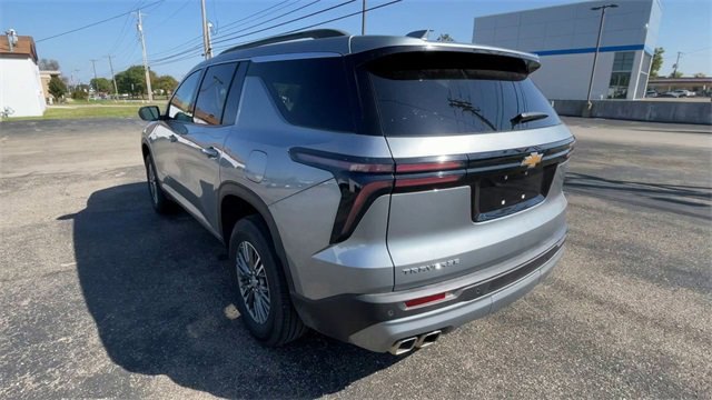 Used 2025 Chevrolet Traverse LT image 8