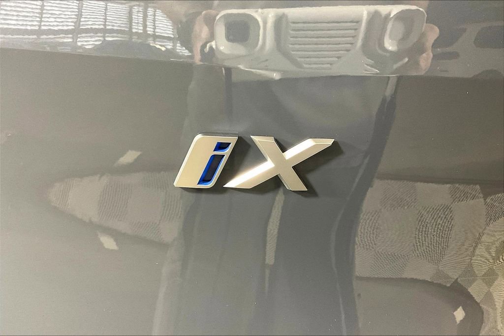 Used 2025 BMW iX xDrive50 w/ Sport Package AWD/4WD image 7