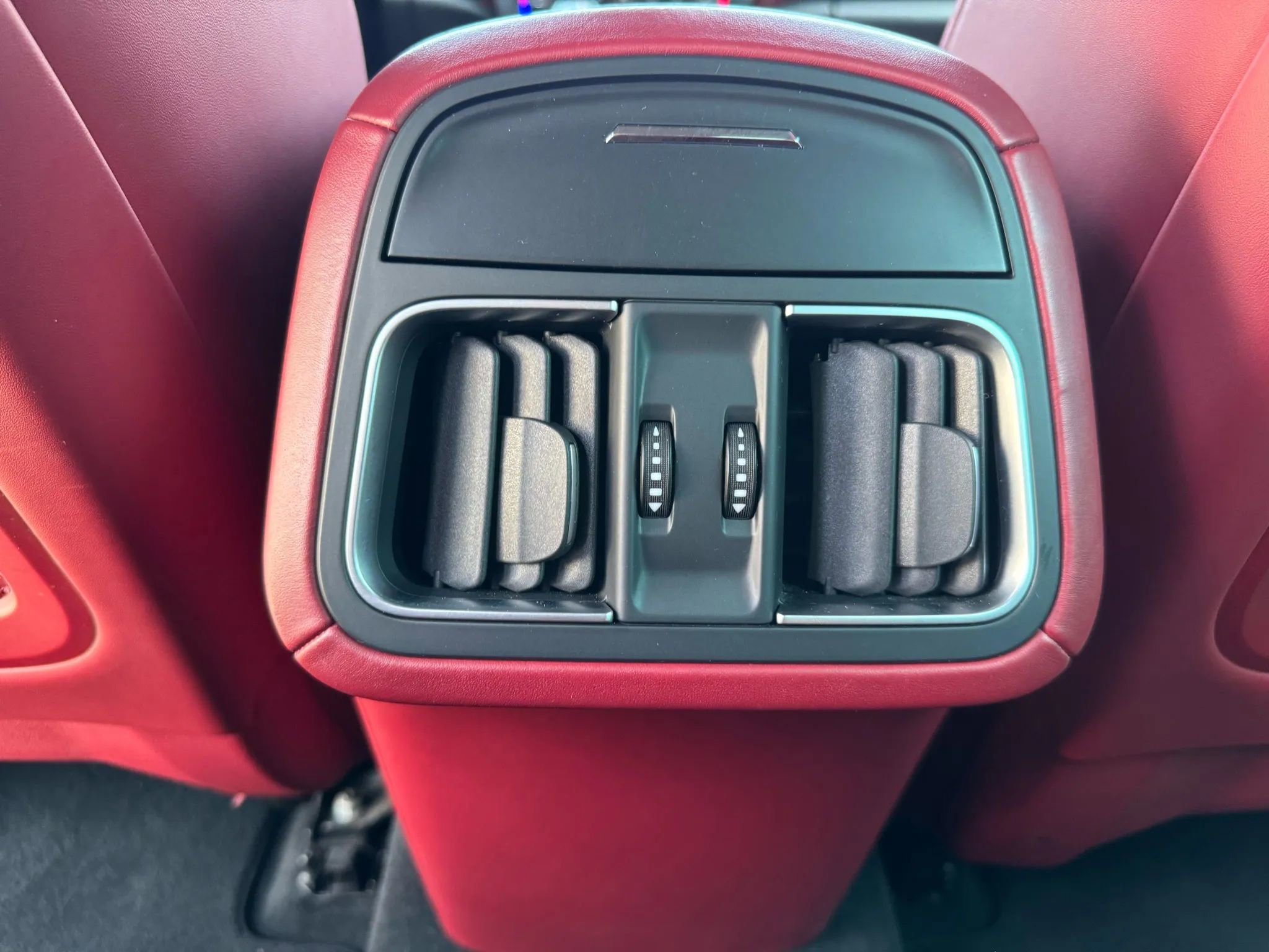 Used 2017 Maserati Levante w/ Luxury Package image 32