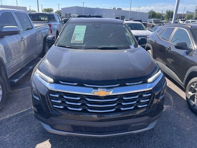 Used 2025 Chevrolet Equinox LT AWD/4WD image 2