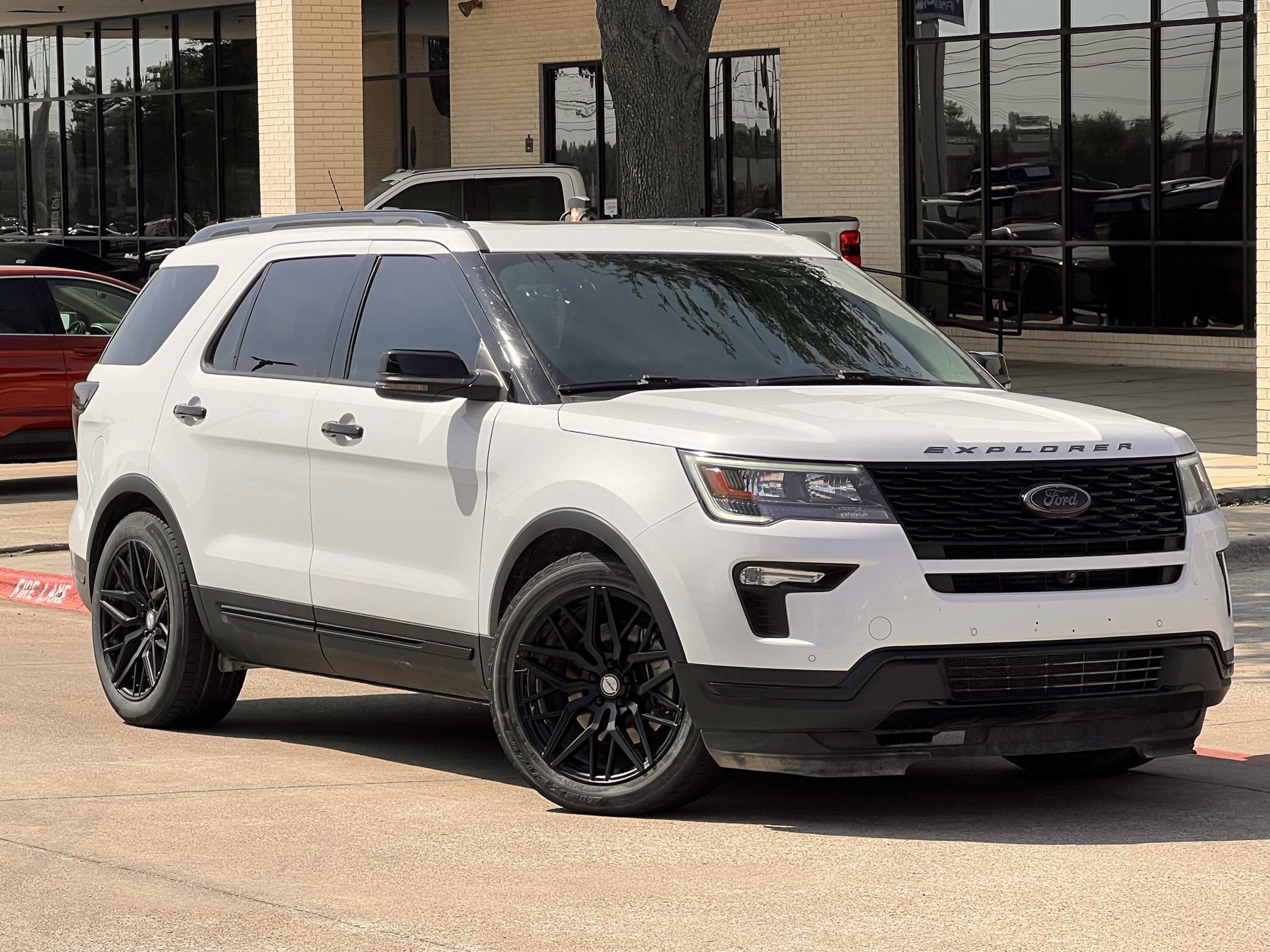 Used 2018 Ford Explorer Sport w/ Equipment Group 401A AWD/4WD image 2
