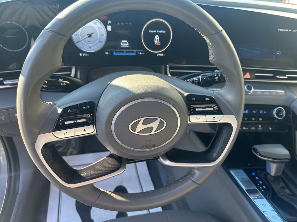 Used 2025 Hyundai Elantra SEL FWD image 15