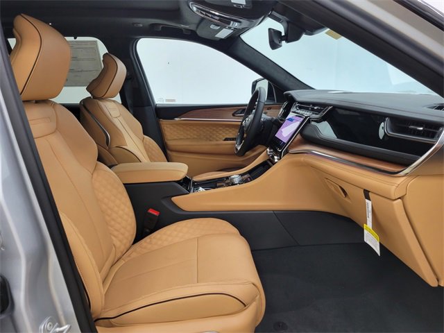 New 2025 Jeep Grand Cherokee Summit image 19