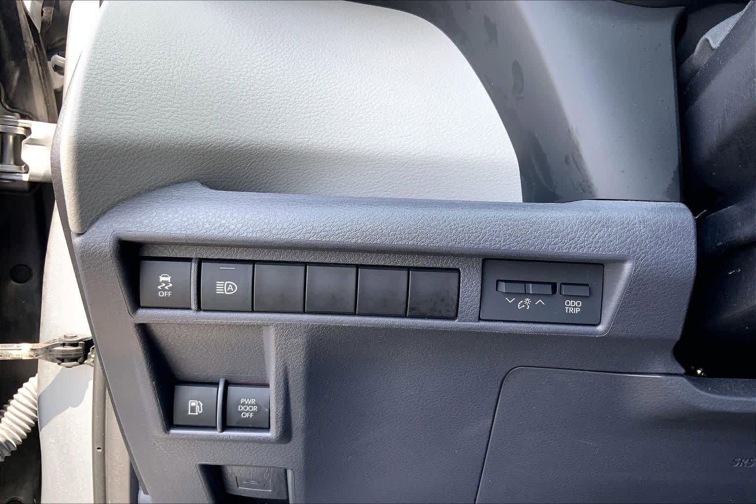 Used 2021 Toyota Sienna LE FWD image 33