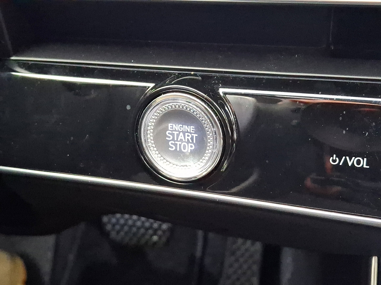 Certified 2026 Genesis GV70 2.5T Advanced image 25