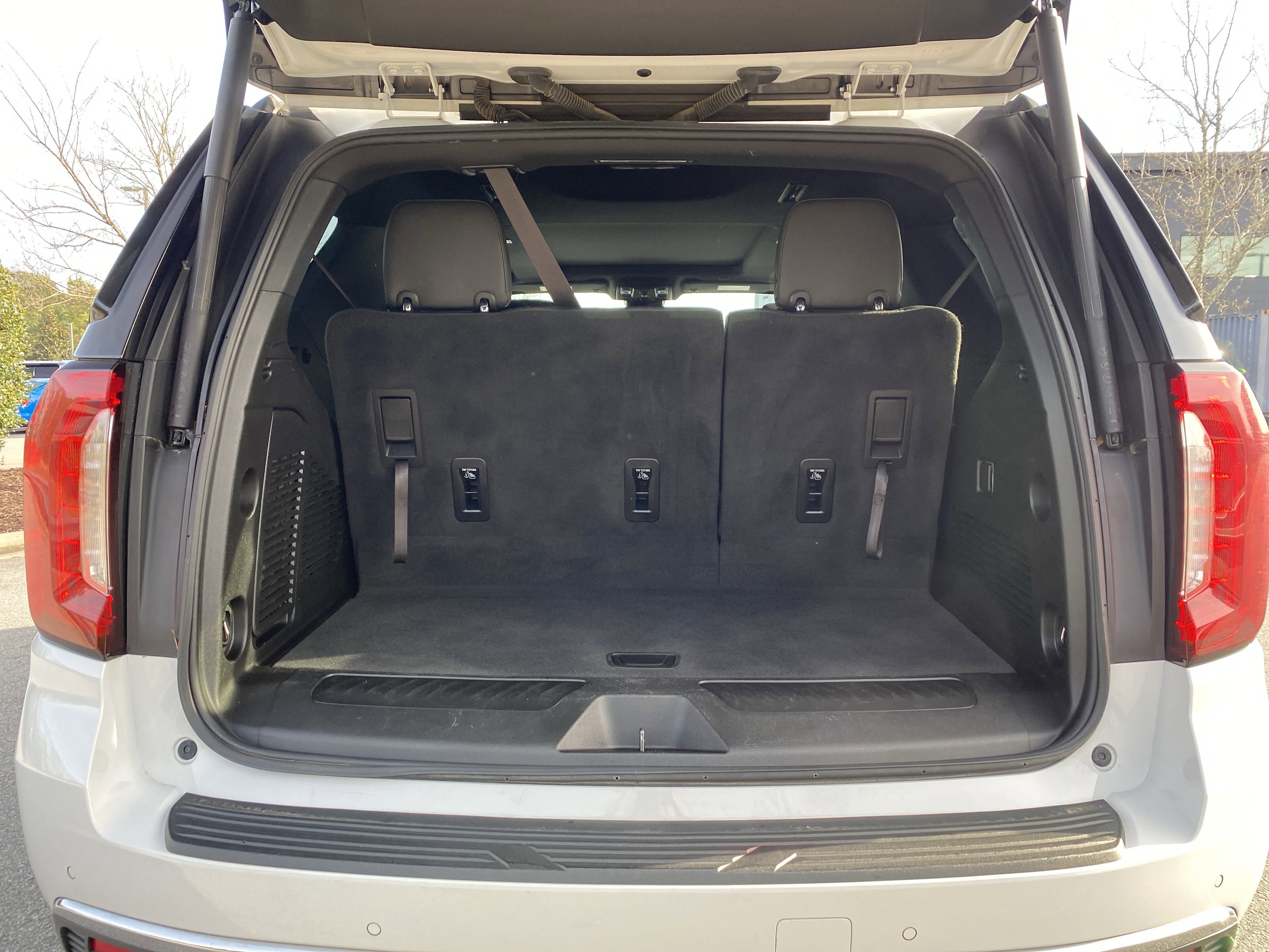 Used 2023 GMC Yukon SLT image 38