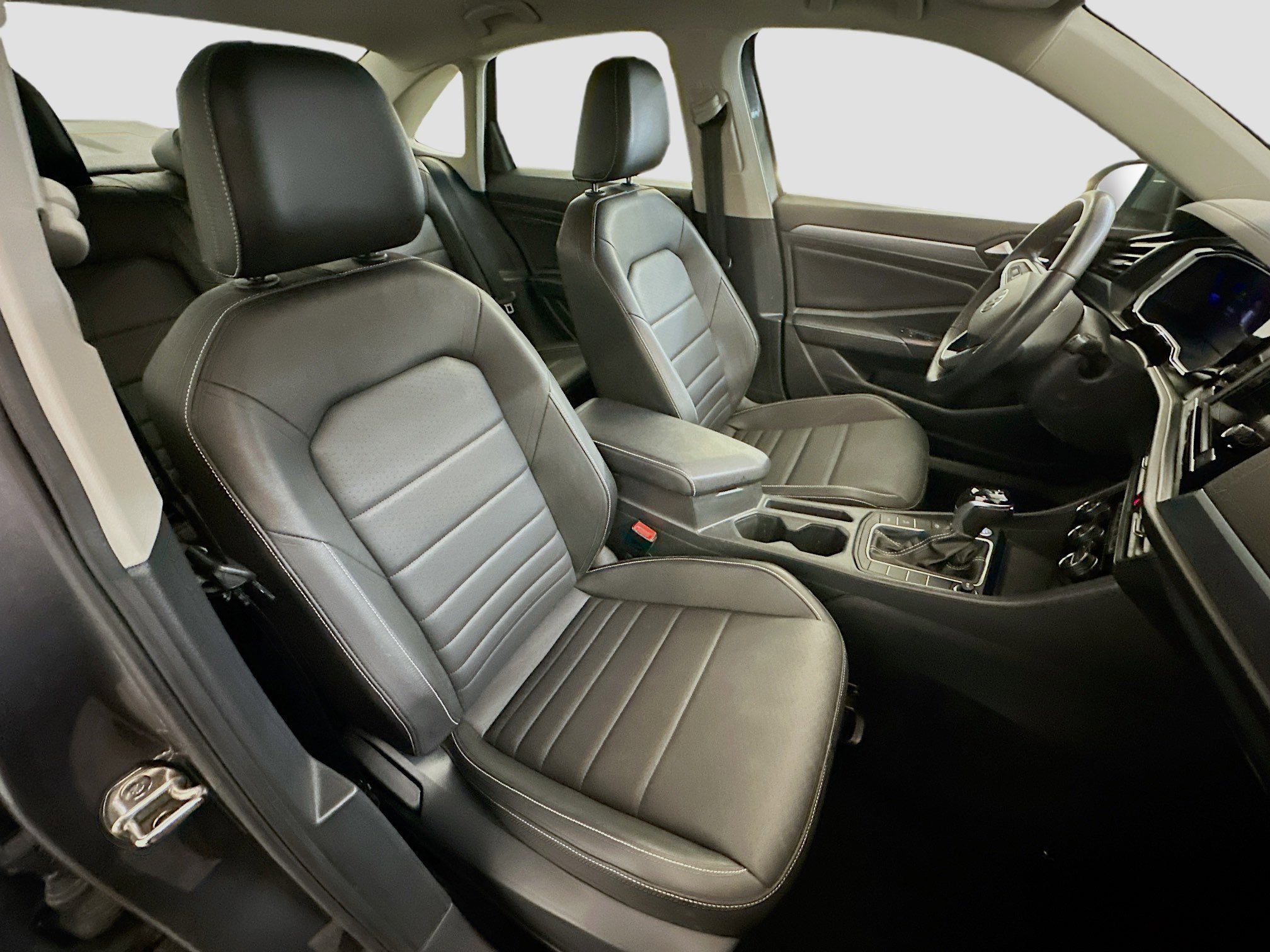 Used 2024 Volkswagen Jetta SE image 31