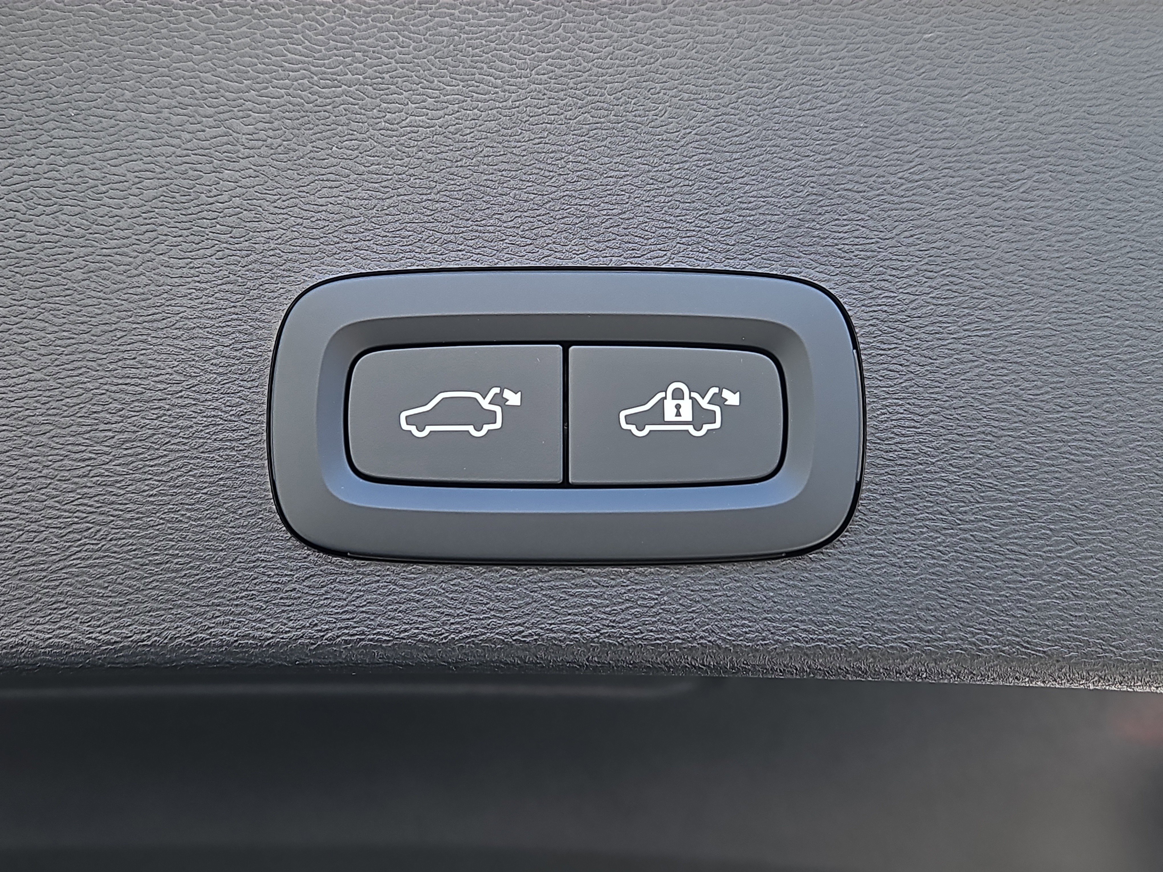 New 2026 Volvo XC40 B5 Plus w/ Protection Package Premier image 12