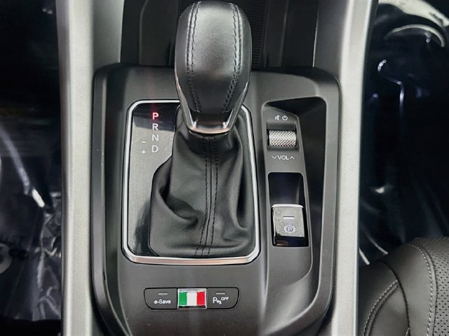 Used 2024 Alfa Romeo Tonale Veloce w/ Premium Interior Package AWD/4WD image 19