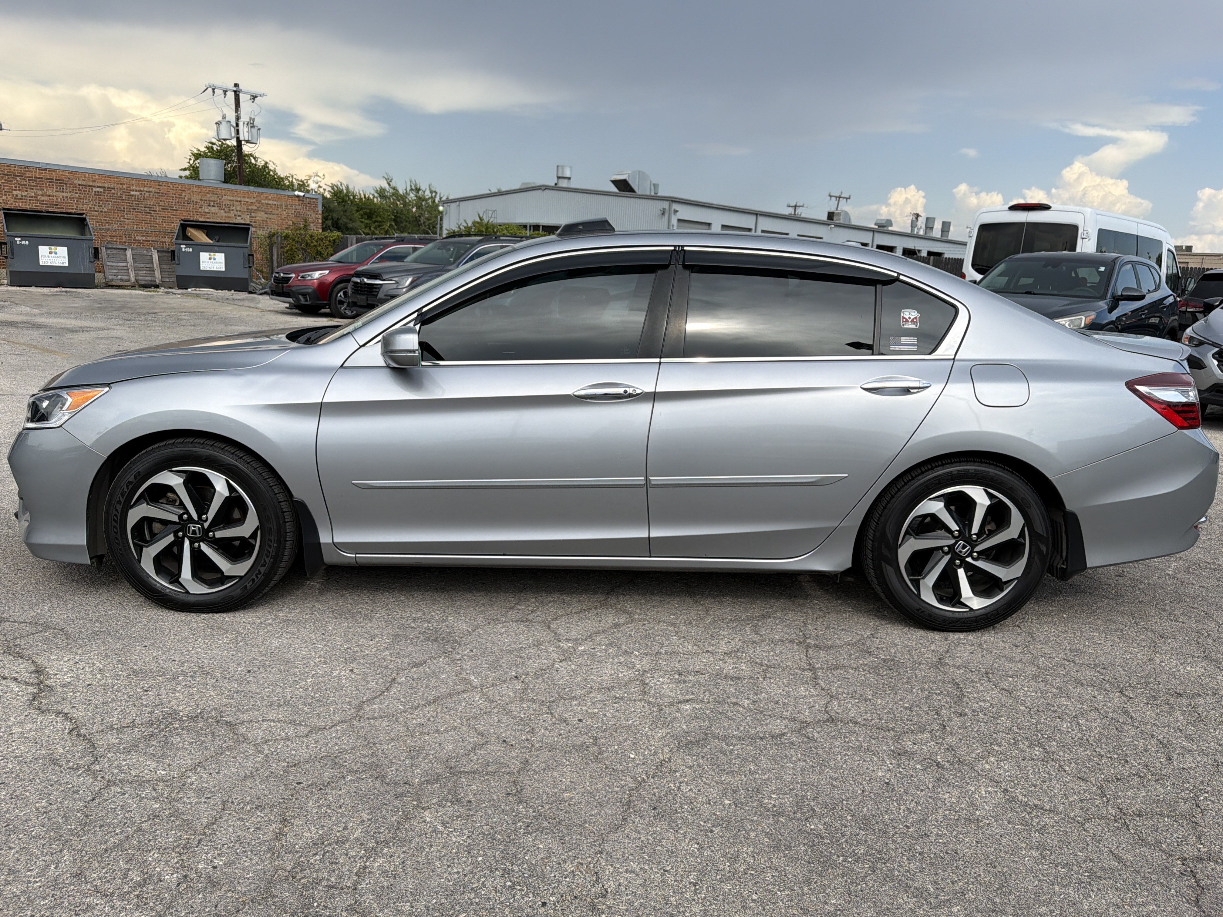 Used 2017 Honda Accord EX-L image 6