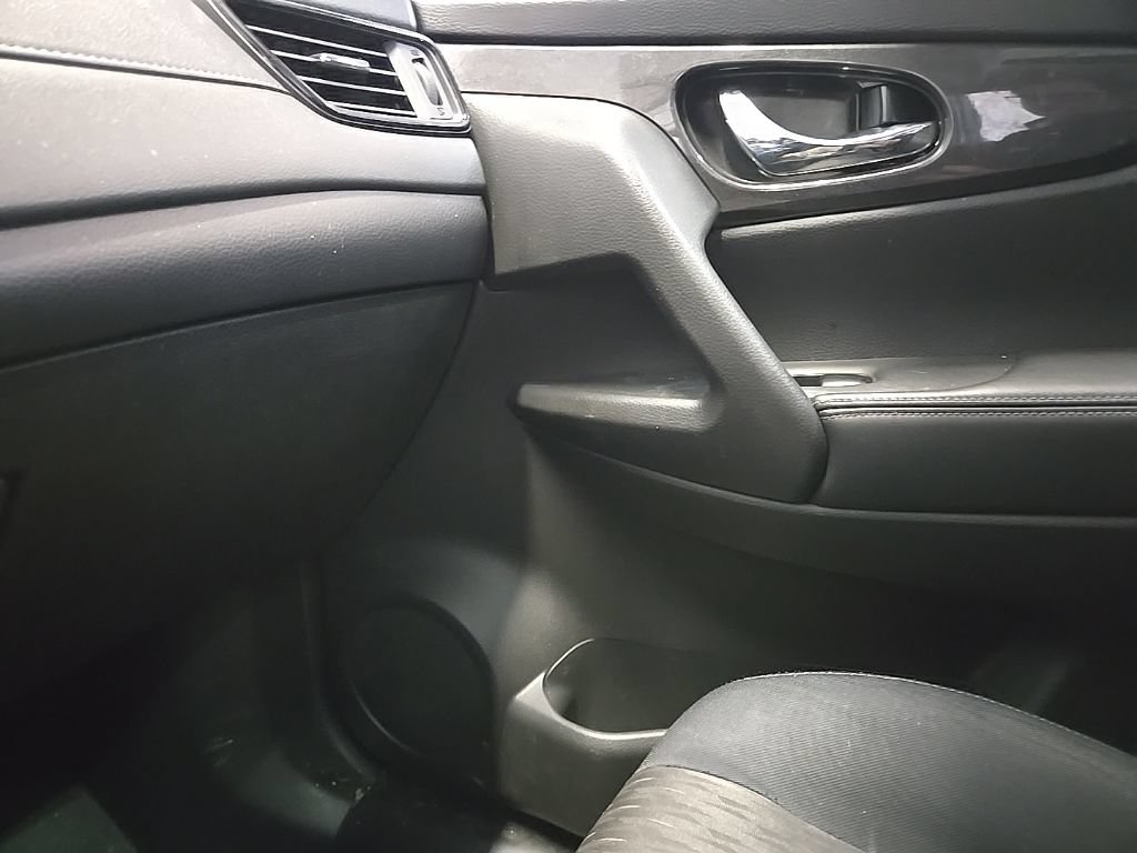 Used 2017 Nissan Rogue SV AWD/4WD image 22