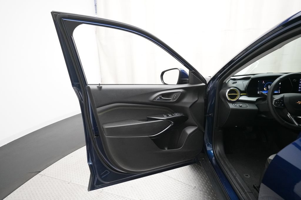 Used 2024 Chevrolet Trax LT w/ Driver Confidence Package FWD image 27