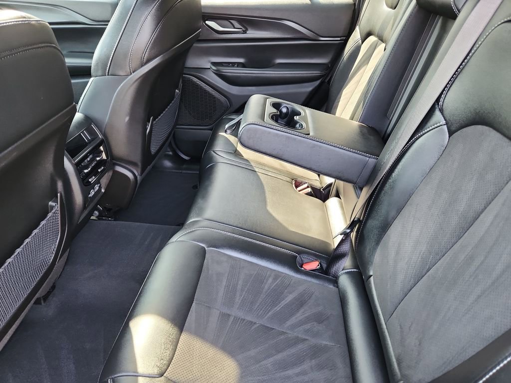 Used 2024 Jeep Grand Cherokee Altitude AWD/4WD image 5