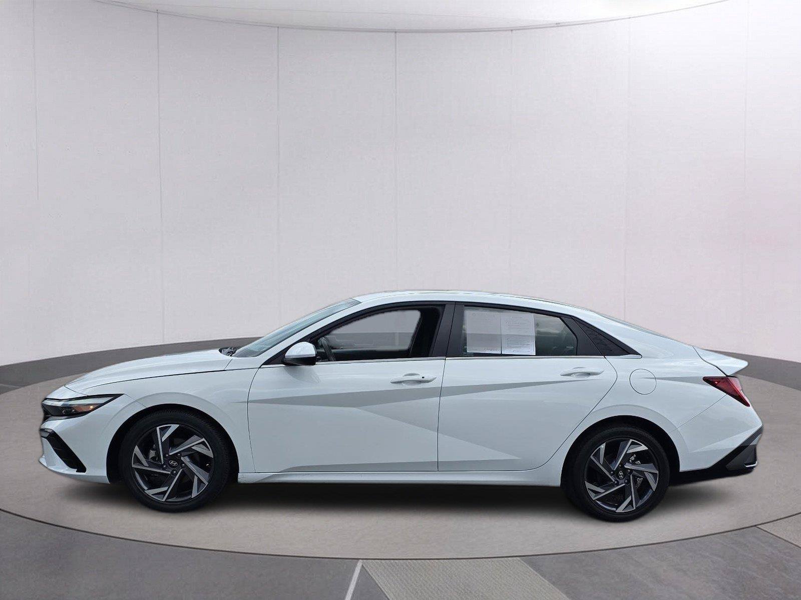 Used 2025 Hyundai Elantra SEL FWD image 8