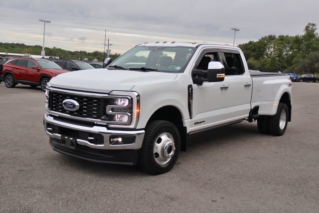 Used 2023 Ford F350 Lariat w/ Lariat Ultimate Package AWD/4WD image 3