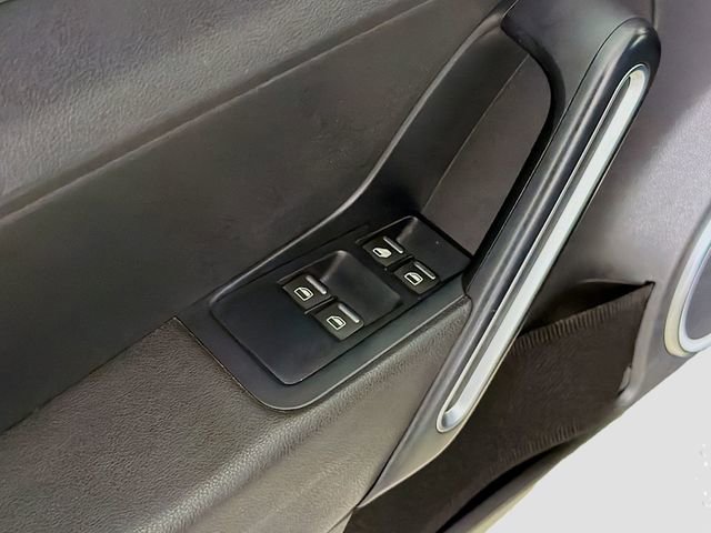 Used 2013 Volkswagen Beetle 2.0T image 17