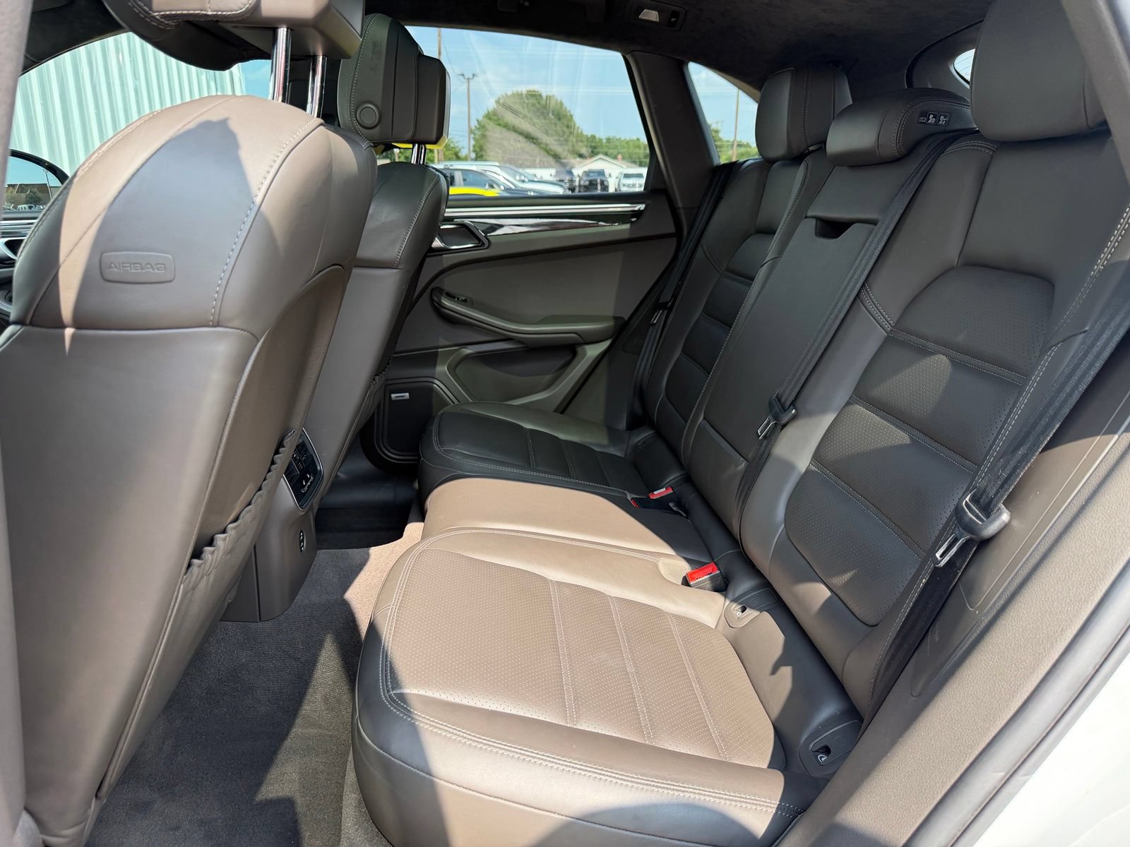 Used 2021 Porsche Macan Turbo AWD/4WD image 21
