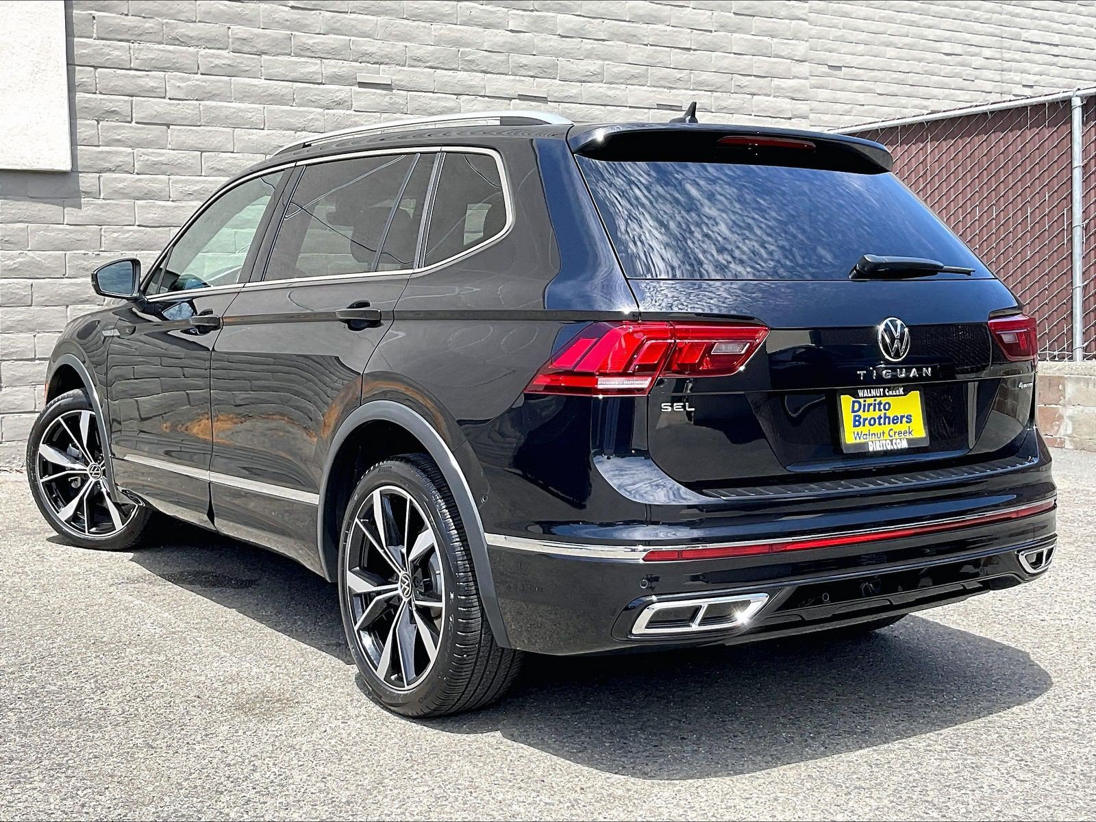 Certified 2024 Volkswagen Tiguan SEL R-Line AWD/4WD image 10