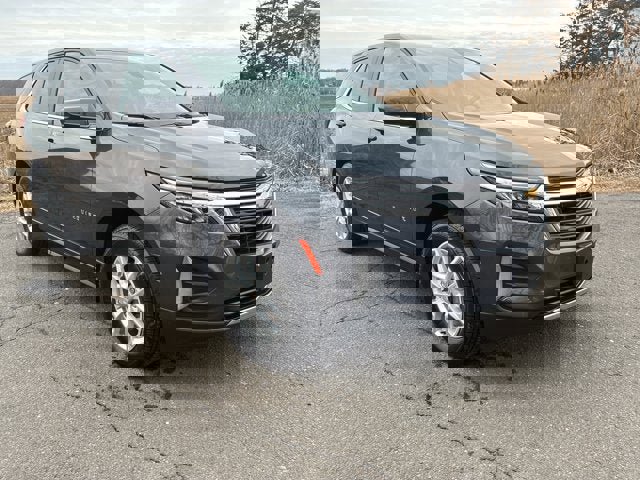 Used 2023 Chevrolet Equinox LT image 2