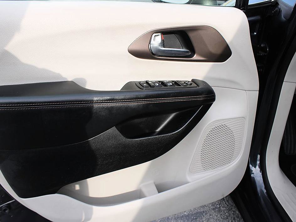 Used 2019 Chrysler Pacifica LX FWD image 8