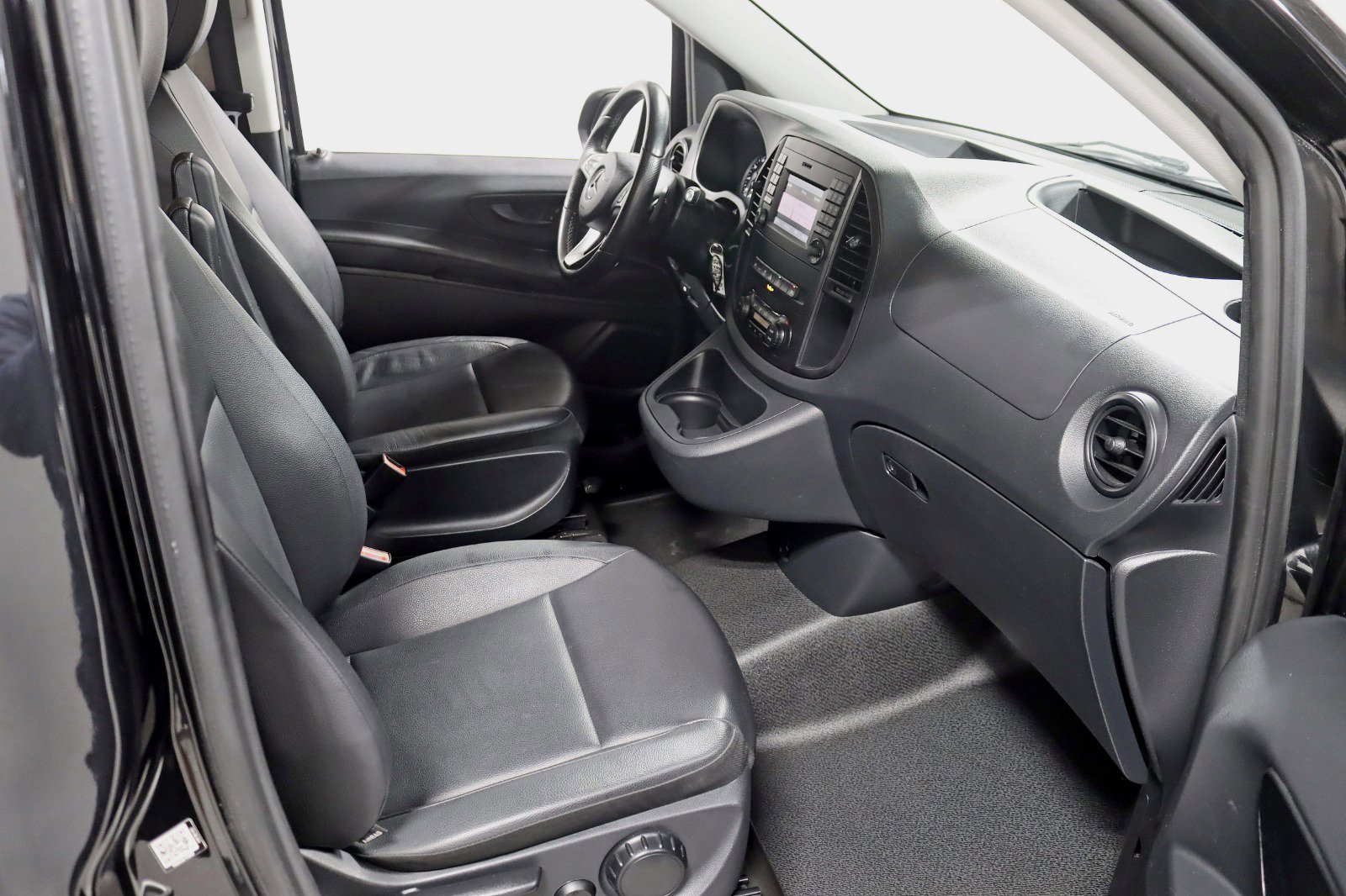 Used 2020 Mercedes-Benz Metris Passenger w/ Premium Safety Package image 26