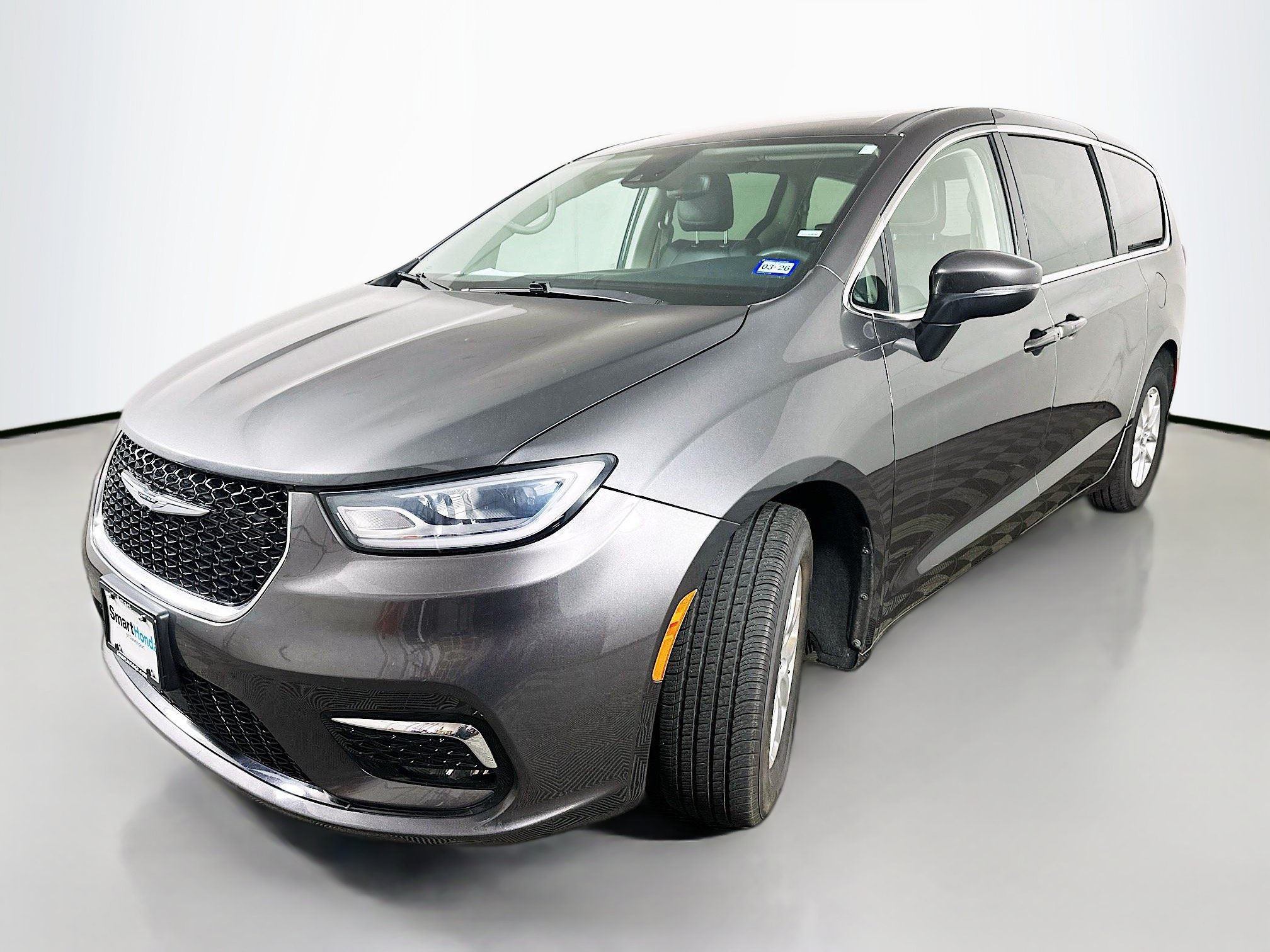 Used 2023 Chrysler Pacifica Touring-L FWD image 3
