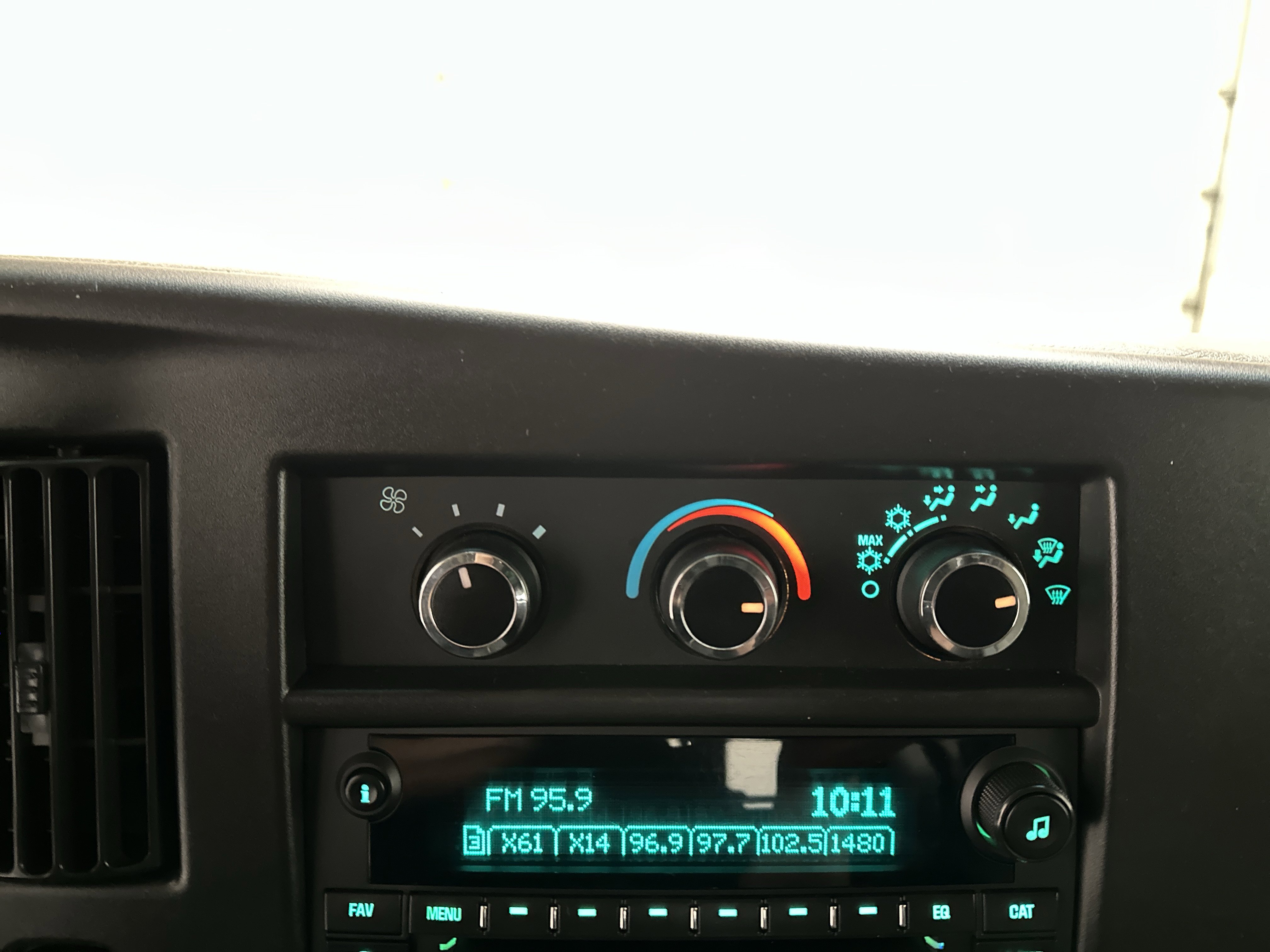 Used 2020 Chevrolet Express 2500 w/ Driver Convenience Package image 28