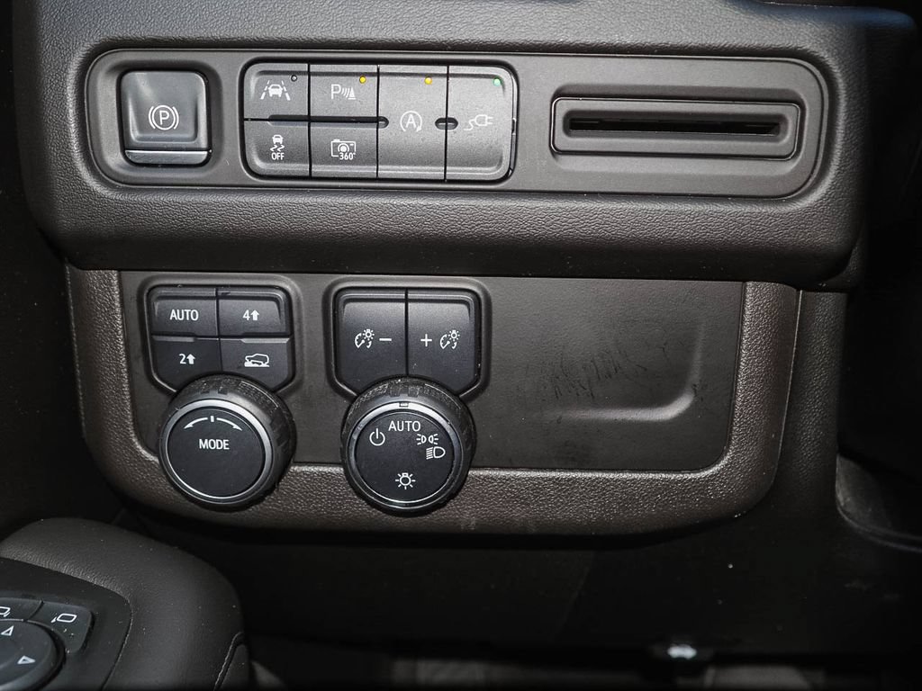 Used 2022 Chevrolet Suburban LT w/ Luxury Package AWD/4WD image 28